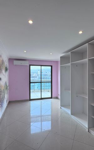 Apartamento à venda com 240m², 3 quartos e 2 vagas Apartamento à venda com 240m², 3 quartos e 2 vagasSuíte 2