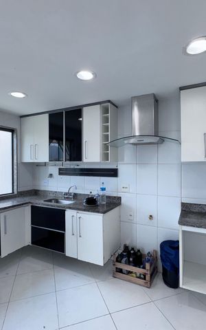 Apartamento à venda com 240m², 3 quartos e 2 vagas Apartamento à venda com 240m², 3 quartos e 2 vagasCozinha