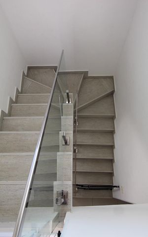 Apartamento à venda com 250m², 4 quartos e 4 vagasEscada