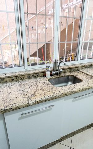 Casa à venda com 366m², 5 quartos e 2 vagas Casa à venda com 366m², 5 quartos e 2 vagasCozinha