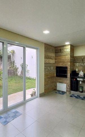 Casa de condomínio à venda com 323m², 4 quartos e 4 vagas Casa de condomínio à venda com 323m², 4 quartos e 4 vagasÁrea comum - Churrasqueira