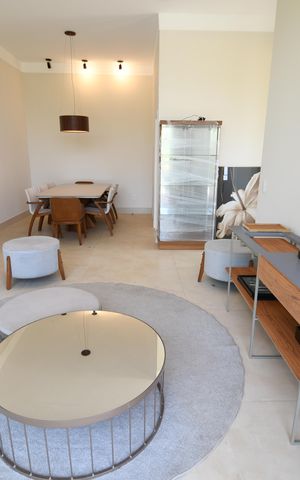 Casa de condomínio à venda com 156m², 2 quartos e 4 vagasSala