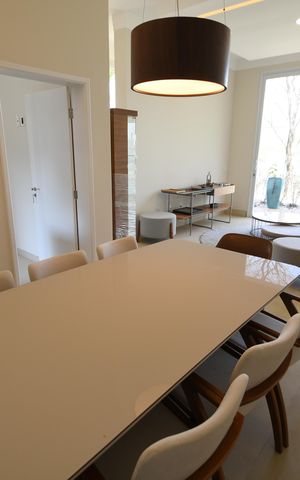 Casa de condomínio à venda com 156m², 2 quartos e 4 vagasSala