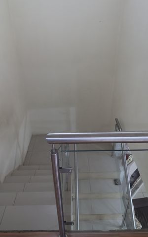 Casa à venda com 350m², 5 quartos e 2 vagasEscada