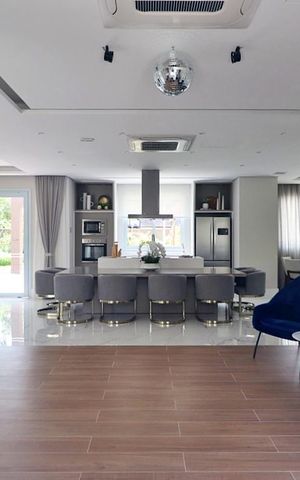 Apartamento à venda com 185m², 4 quartos e 3 vagasÁrea comum - Salão de festas