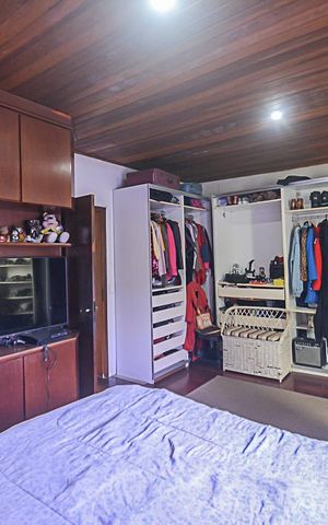 Casa à venda com 150m², 3 quartos e 2 vagas Casa à venda com 150m², 3 quartos e 2 vagasSuíte