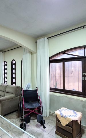 Casa à venda com 230m², 3 quartos e 4 vagasSala