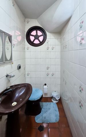 Casa à venda com 230m², 3 quartos e 4 vagasLavabo