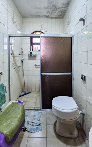 Casa à venda com 230m², 3 quartos e 4 vagasBanheiro da suíte