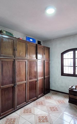 Casa à venda com 230m², 3 quartos e 4 vagasSuíte