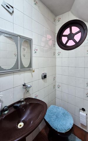 Casa à venda com 230m², 3 quartos e 4 vagasLavabo