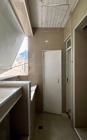 Apartamento à venda com 178m², 3 quartos e 1 vaga Apartamento à venda com 178m², 3 quartos e 1 vagaÁrea de serviço