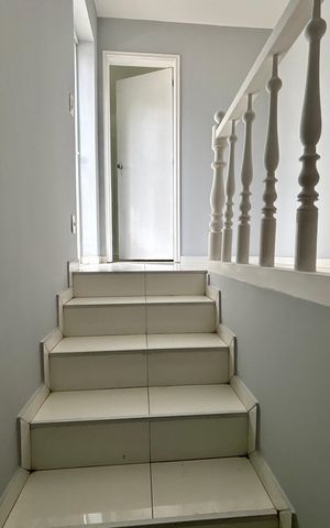 Apartamento à venda com 178m², 3 quartos e 1 vaga Apartamento à venda com 178m², 3 quartos e 1 vagaEscada