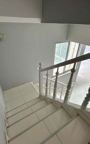 Apartamento à venda com 178m², 3 quartos e 1 vaga Apartamento à venda com 178m², 3 quartos e 1 vagaEscada