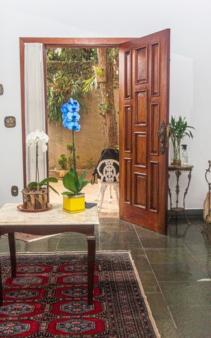 Casa à venda com 690m², 6 quartos e sem vaga Casa à venda com 690m², 6 quartos e sem vagaSala