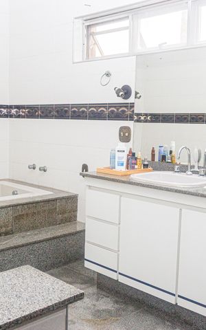 Casa à venda com 690m², 6 quartos e sem vaga Casa à venda com 690m², 6 quartos e sem vagaBanheiro da Suíte master