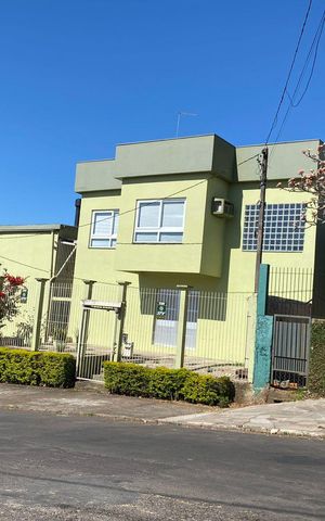 Casa à venda com 350m², 3 quartos e 4 vagas Casa à venda com 350m², 3 quartos e 4 vagasFachada