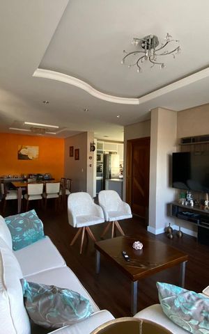 Casa à venda com 350m², 3 quartos e 4 vagas Casa à venda com 350m², 3 quartos e 4 vagasSala