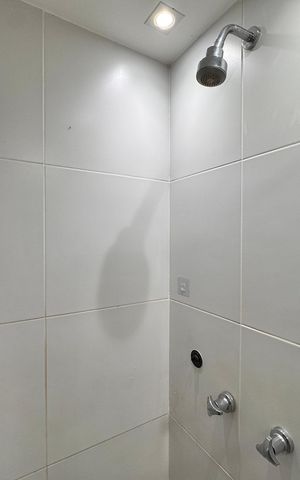 Apartamento à venda com 74m², 2 quartos e 1 vaga Apartamento à venda com 74m², 2 quartos e 1 vagaBanheiro Social