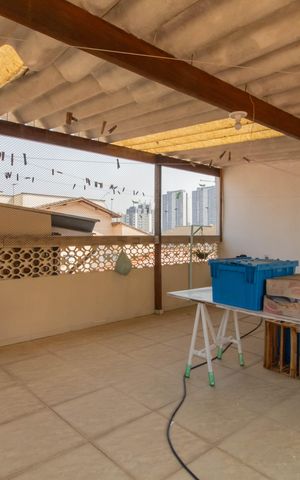 Casa à venda com 209m², 3 quartos e 2 vagas Casa à venda com 209m², 3 quartos e 2 vagasTerraço
