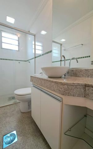 Apartamento à venda com 210m², 4 quartos e 2 vagas Apartamento à venda com 210m², 4 quartos e 2 vagasBanheiro social