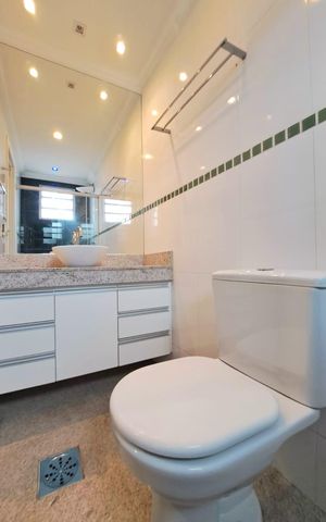 Apartamento à venda com 210m², 4 quartos e 2 vagas Apartamento à venda com 210m², 4 quartos e 2 vagasLavabo