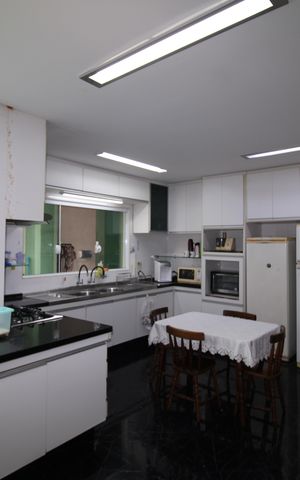 Casa à venda com 512m², 5 quartos e 3 vagasCozinha