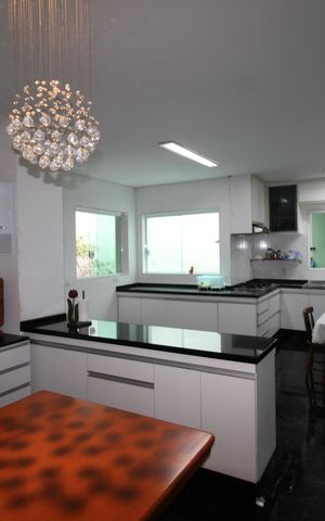 Casa à venda com 512m², 5 quartos e 3 vagasCozinha