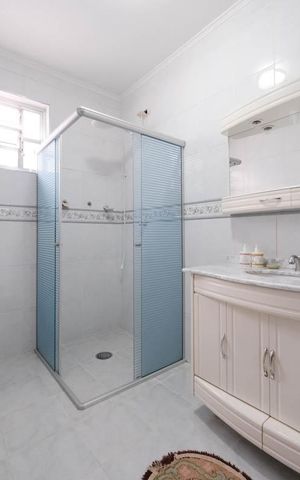 Casa para alugar com 165m², 2 quartos e 5 vagasBanheiro 1