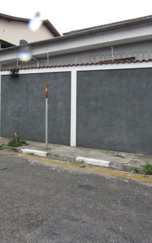 Casa à venda com 250m², 3 quartos e 2 vagasFachada