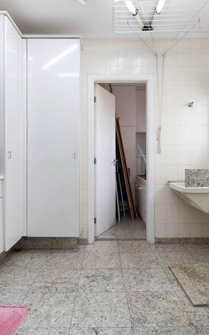 Apartamento à venda com 177m², 3 quartos e 3 vagas Apartamento à venda com 177m², 3 quartos e 3 vagasLavanderia