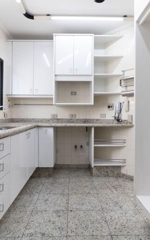 Apartamento à venda com 177m², 3 quartos e 3 vagas Apartamento à venda com 177m², 3 quartos e 3 vagasCozinha