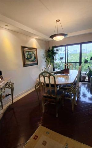 Apartamento à venda com 135m², 4 quartos e 3 vagas