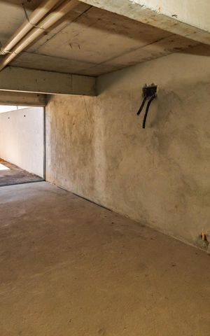 Casa à venda com 200m², 3 quartos e 2 vagasPorão