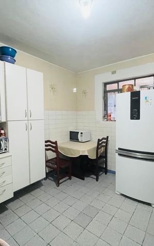 Casa à venda com 75m², 1 quarto e 2 vagas Casa à venda com 75m², 1 quarto e 2 vagasCozinha