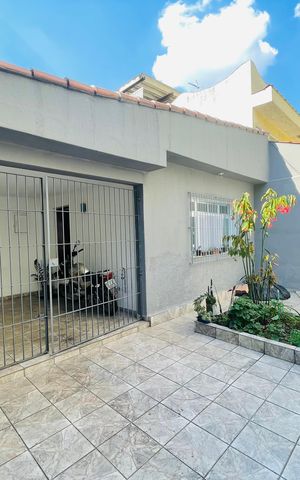 Casa à venda com 75m², 1 quarto e 2 vagas Casa à venda com 75m², 1 quarto e 2 vagasGaragem