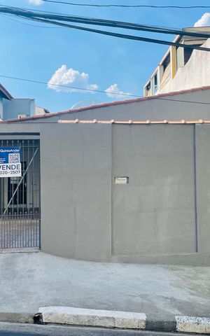 Casa à venda com 75m², 1 quarto e 2 vagas Casa à venda com 75m², 1 quarto e 2 vagasFachada