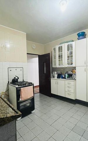 Casa à venda com 75m², 1 quarto e 2 vagas Casa à venda com 75m², 1 quarto e 2 vagasCozinha