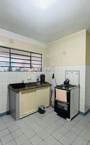 Casa à venda com 75m², 1 quarto e 2 vagas Casa à venda com 75m², 1 quarto e 2 vagasCozinha