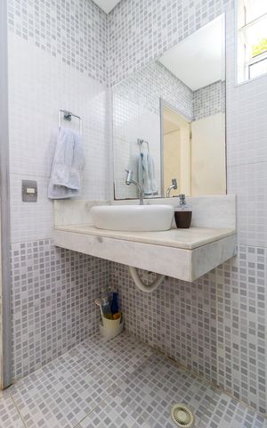 Casa à venda com 191m², 4 quartos e 4 vagas Casa à venda com 191m², 4 quartos e 4 vagasBanheiro 3