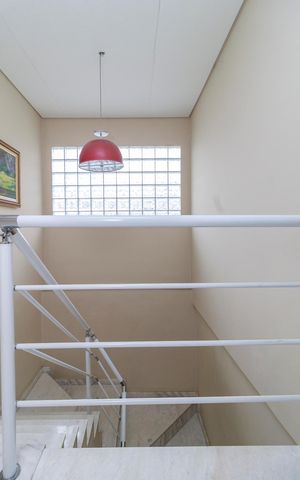 Casa à venda com 191m², 4 quartos e 4 vagas Casa à venda com 191m², 4 quartos e 4 vagasCorredor