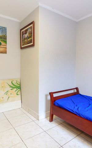Casa à venda com 191m², 4 quartos e 4 vagas Casa à venda com 191m², 4 quartos e 4 vagasEdícula