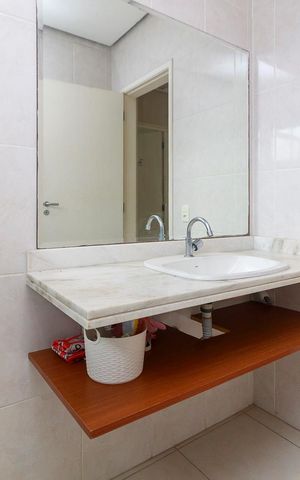 Casa à venda com 191m², 4 quartos e 4 vagas Casa à venda com 191m², 4 quartos e 4 vagasBanheiro 2