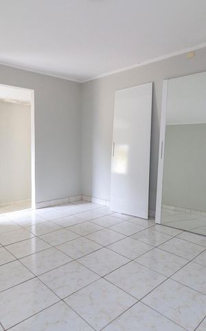 Casa à venda com 191m², 4 quartos e 4 vagas Casa à venda com 191m², 4 quartos e 4 vagasEdícula