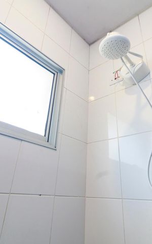 Casa à venda com 191m², 4 quartos e 4 vagas Casa à venda com 191m², 4 quartos e 4 vagasBanheiro da Suíte