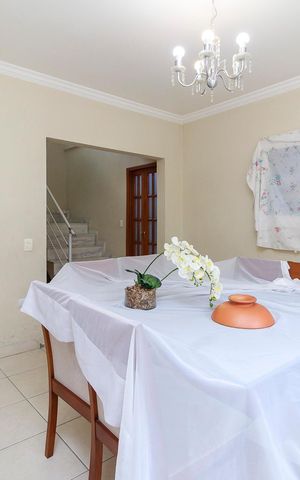 Casa à venda com 191m², 4 quartos e 4 vagas Casa à venda com 191m², 4 quartos e 4 vagasSala