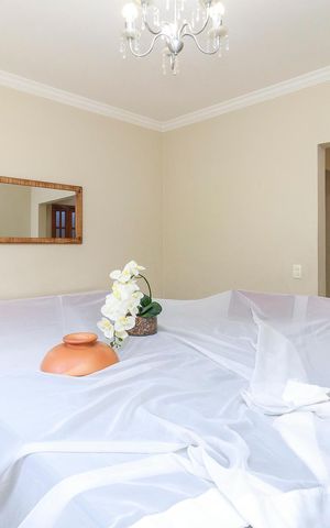 Casa à venda com 191m², 4 quartos e 4 vagas Casa à venda com 191m², 4 quartos e 4 vagasSala