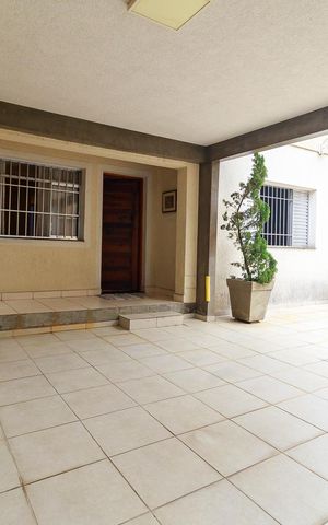 Casa à venda com 191m², 4 quartos e 4 vagas Casa à venda com 191m², 4 quartos e 4 vagasGaragem