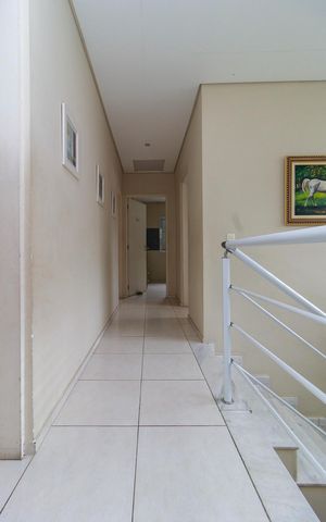 Casa à venda com 191m², 4 quartos e 4 vagas Casa à venda com 191m², 4 quartos e 4 vagasCorredor