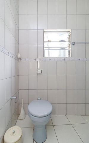 Casa à venda com 191m², 4 quartos e 4 vagas Casa à venda com 191m², 4 quartos e 4 vagasEdícula